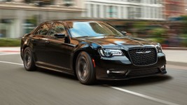 Chrysler 300 Side.jpg