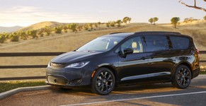 Chrysler Pacifica.jpg