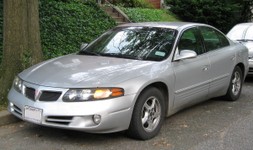 2009 Pontiac_Bonneville.jpg