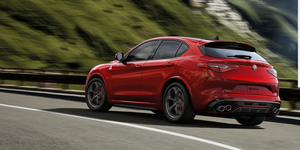 STELVIO QUADRIFOGLIO EXTERNA LATERAL TRASEIRA.png