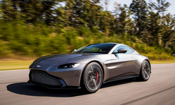 ASTON MARTIN VANTAGE LATERAL.png