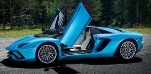 AVENTADOR AZULPORTAS ABERTAS.png