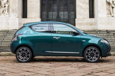 Lancia-Ypsilon-2018 3.jpg